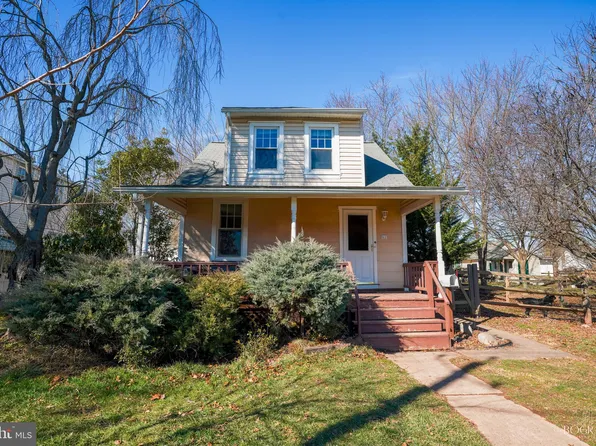 61 W Lambert St, Hatfield, PA 19440