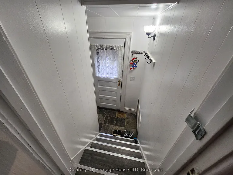 8269 Willoughby Dr — Photo 11