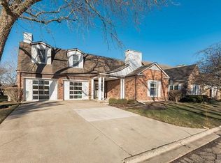 126 Rivershire Ln, Lincolnshire, IL 60069