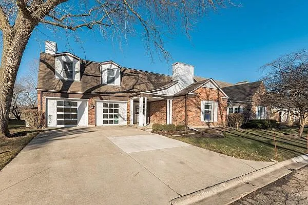 126 Rivershire Ln photo 1