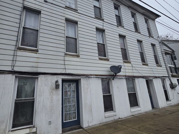 4 W Main St #1
