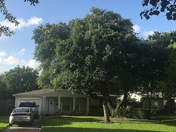 3rd image of 1814 Wayside Dr