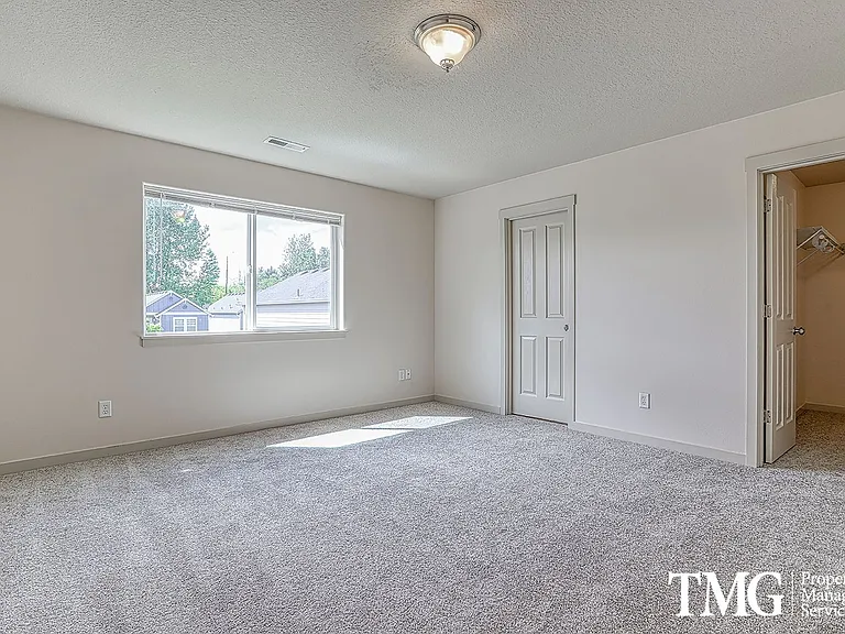 7419 NE 55th St — Photo 7