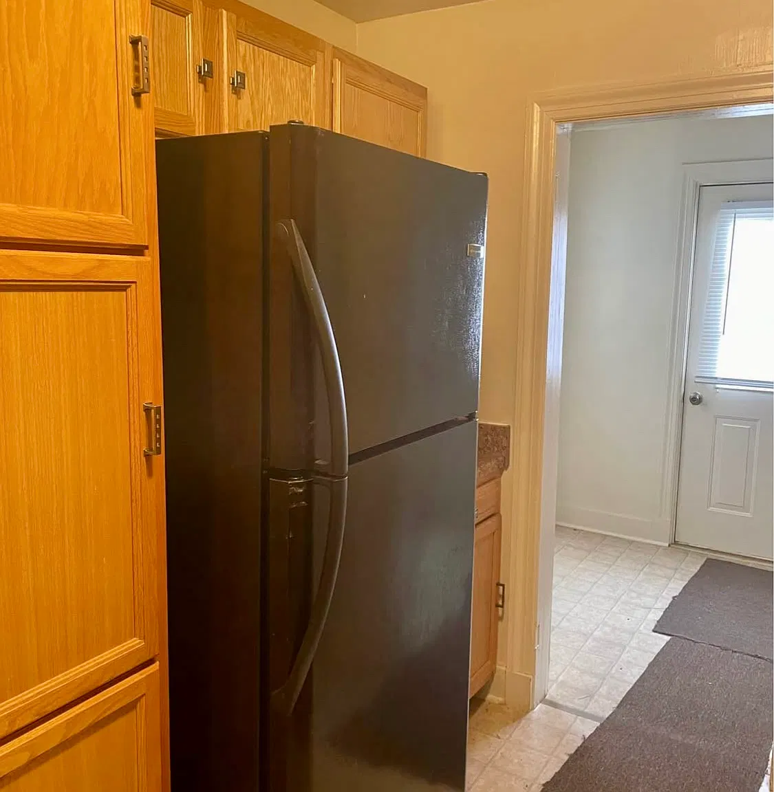 208 N Queen St — Photo 3