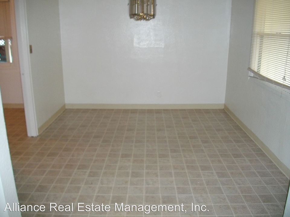 2nd image of 1037 Poplar St