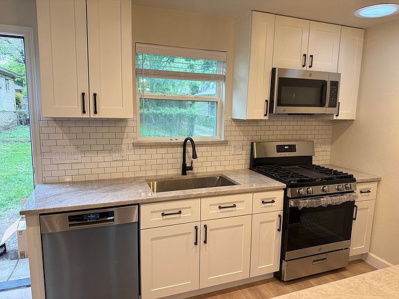 Chef's kitchen with new solid wood cabinetry, quartz countertops, and new appliances