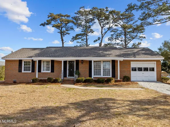 303 Yaupon Drive, Cape Carteret, NC 28584