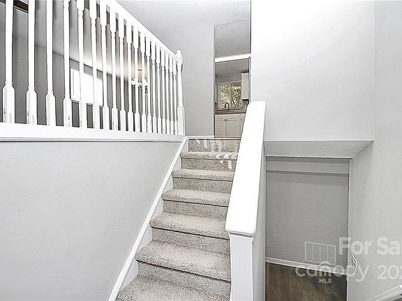 3rd image of 7918 Ivy Hollow Dr