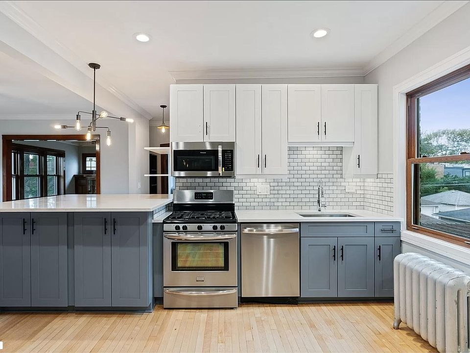 Kitchen & Kitchen Island