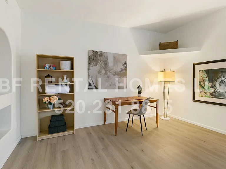 2319 E Helen St — Photo 14