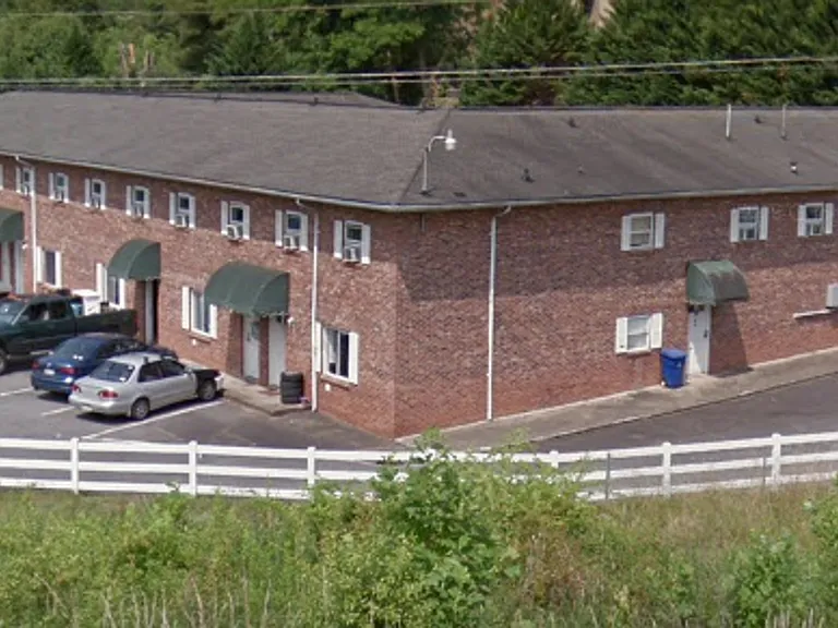 71 Blackhawk Rd — Photo 2