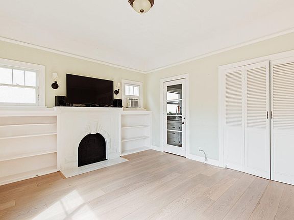5th image of 1033 Grant St