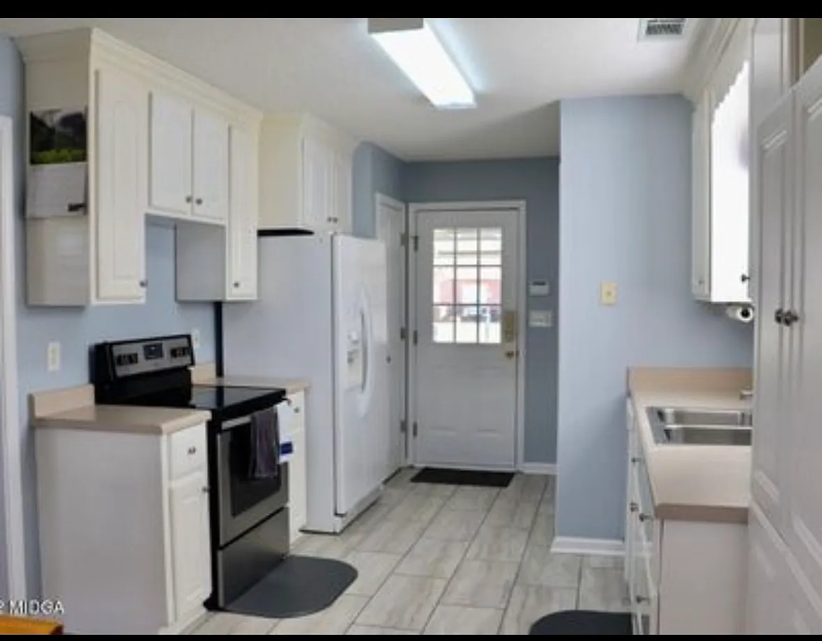 3 bed, 1498 sqft, $2,100 — Photo 4