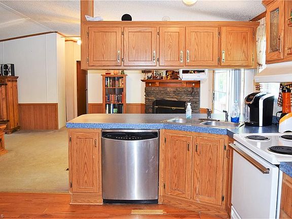5th image of 121 Forest Manor Dr