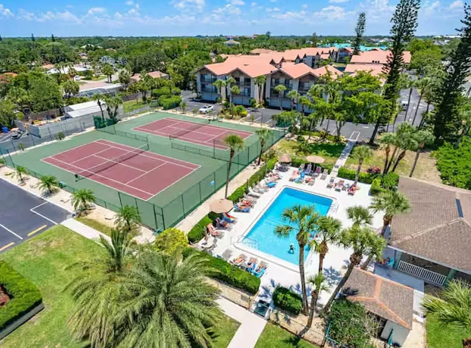 1091 Lake House Cir #105