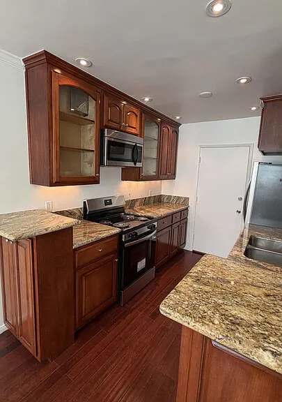 960 Larrabee St #126 — Photo 2