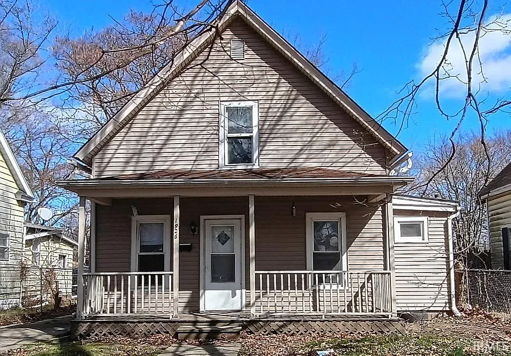 3 bed, 1221 sqft, $1,300 — Photo 1