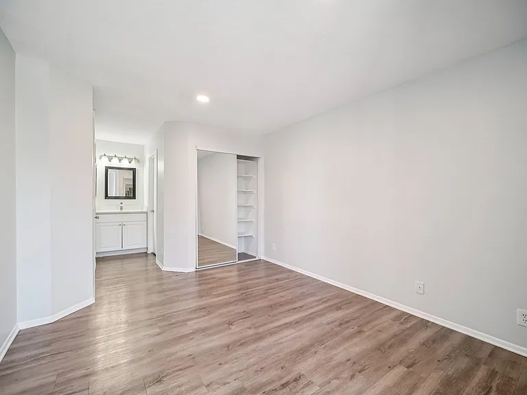 6310 Sylmar Ave — Photo 48
