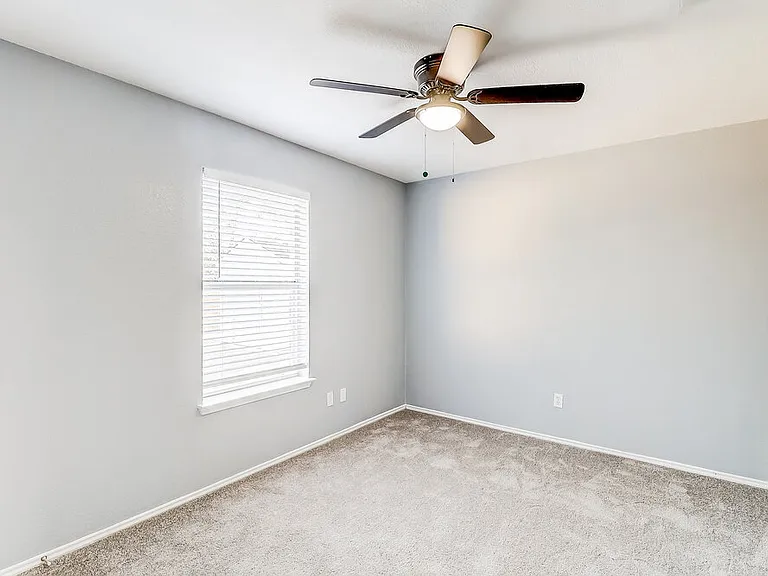 222 Hollywood Dr — Photo 15