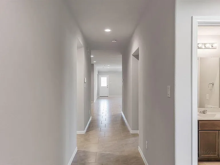29615 Breakwater Dr — Photo 2