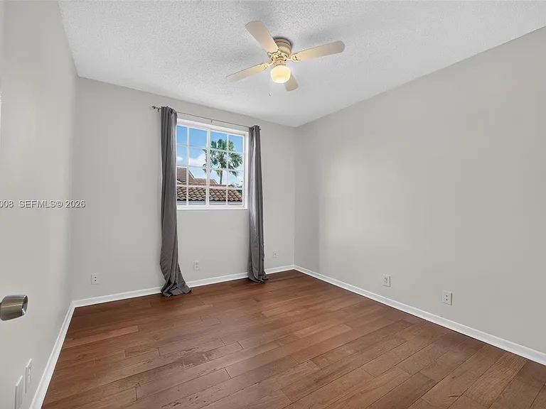 498 Cambridge Ln — Photo 31