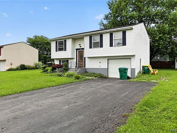 3rd image of 6593 Parkwood Dr