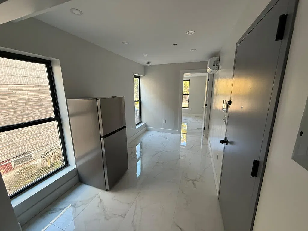 Studio, 600 sqft, $2,604 — Photo 2