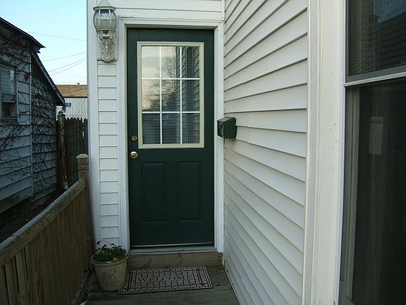 apt entrance to Apt A