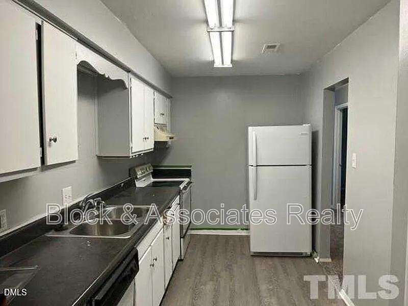 Building Photo - 1281 Schaub Dr #I