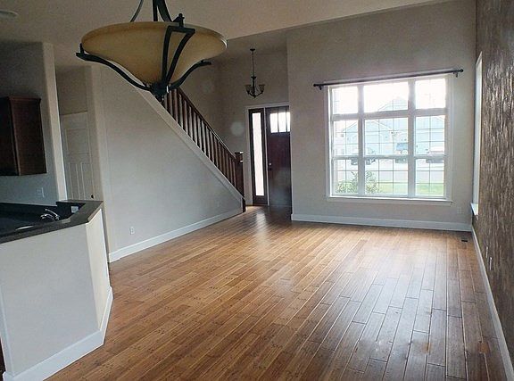2nd image of 807 NE Bunky Ln