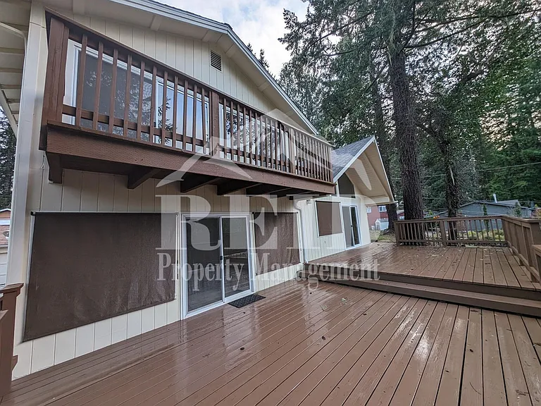 671 Creekside Dr — Photo 2