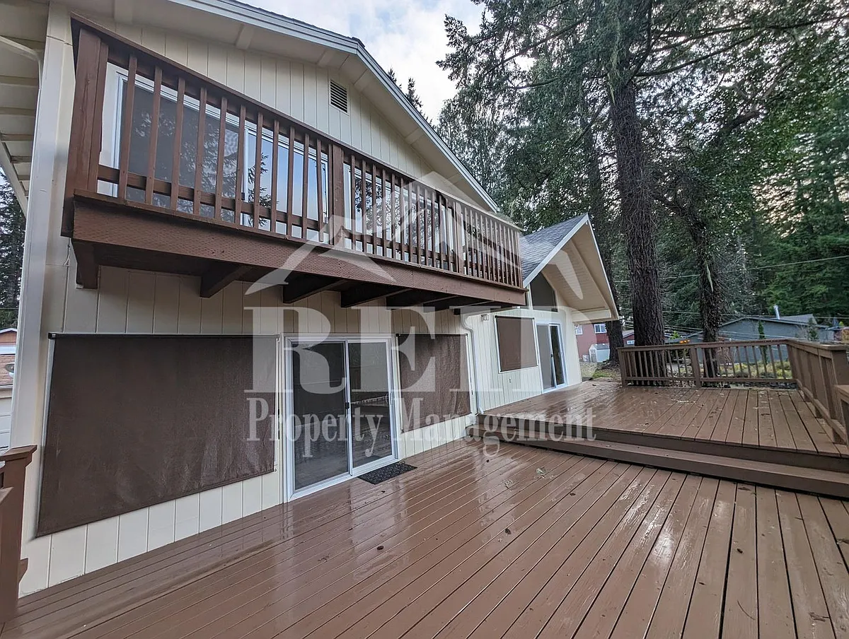 Building Photo - 671 Creekside Dr