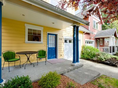 750 NE Day Lily Ln, Bainbridge Island, WA, 98110