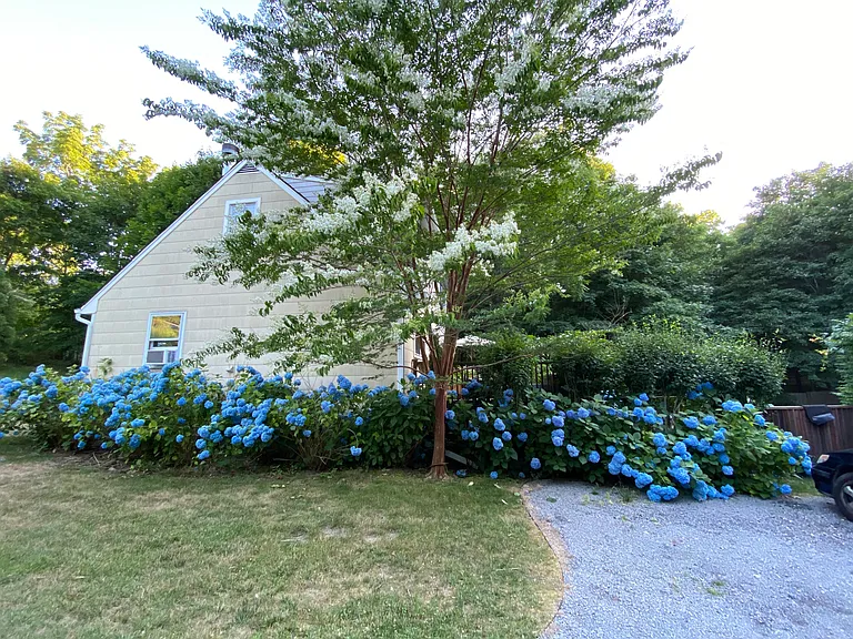 W Neck Rd — Photo 16