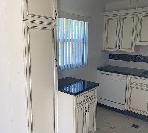 5th image of 140 Waterford Cir #F