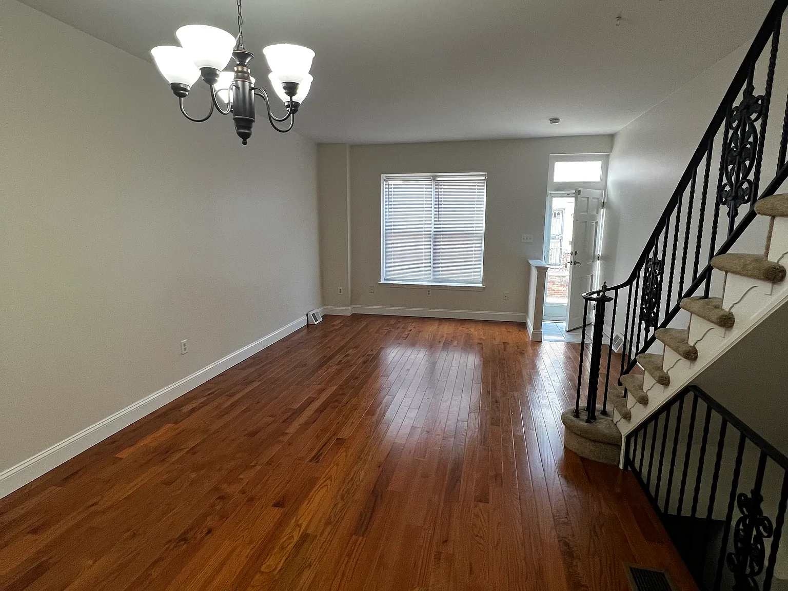 2 bed, 1050 sqft, $1,750 — Photo 4