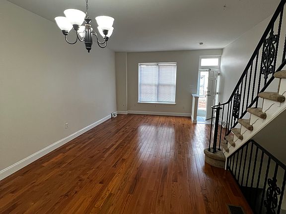 4th image of 1805 Daly St