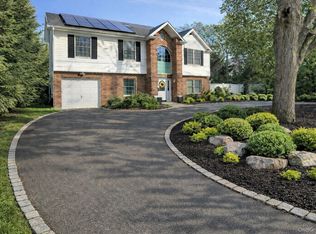 1295 Wilson Pl, West Islip, NY 11795