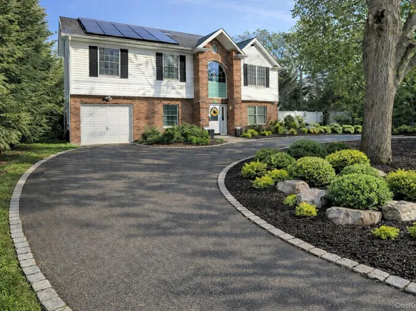 1295 Wilson Place, West Islip, NY 11795