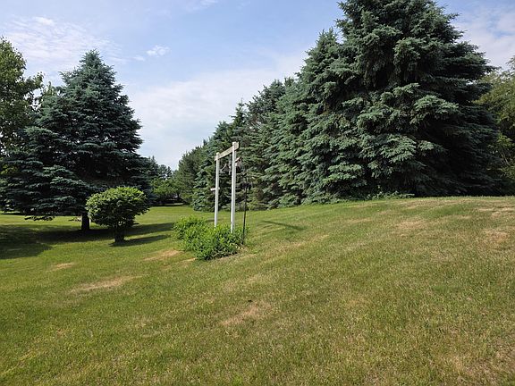 4th image of 705 Peach Ln