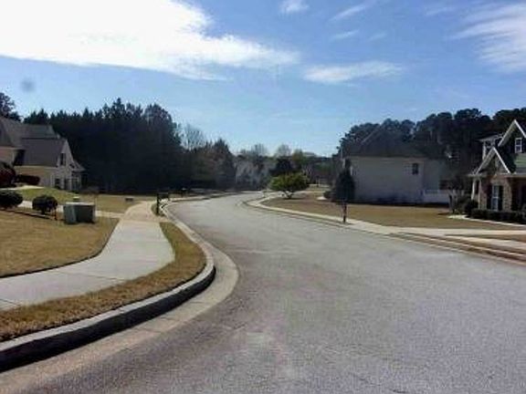 Exterior Neighborhood (street photo)