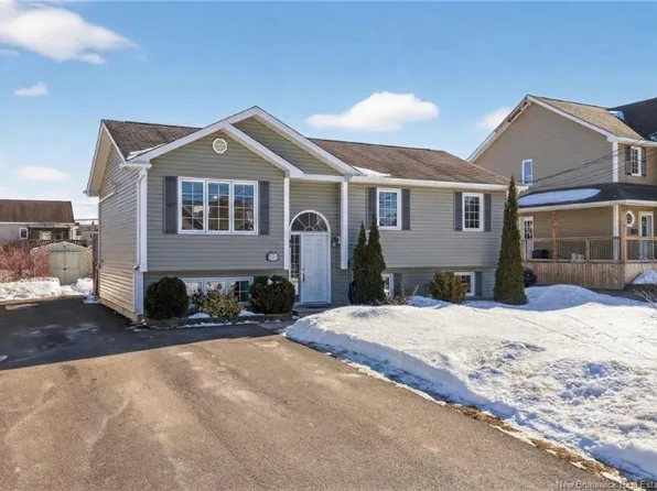 94 Falcon Dr, Moncton, NB E1G 0H7