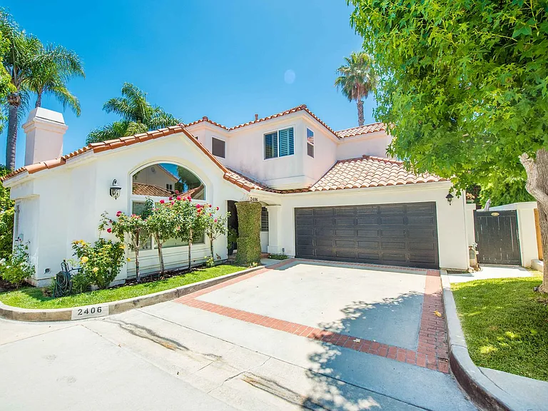 2406 La Mesa Ct — Photo 1