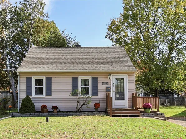 131 Maple Manor Dr, North Syracuse, NY 13212