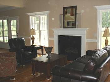 4th image of 1101 Abby Dr