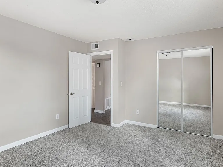 959 W 42nd Street — Photo 9