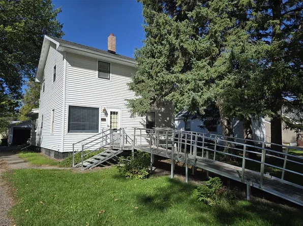 1420 Linden Ct, Grand Forks, ND 58201