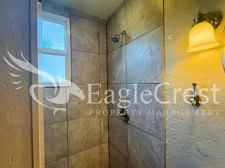 613 Locust St — Photo 20