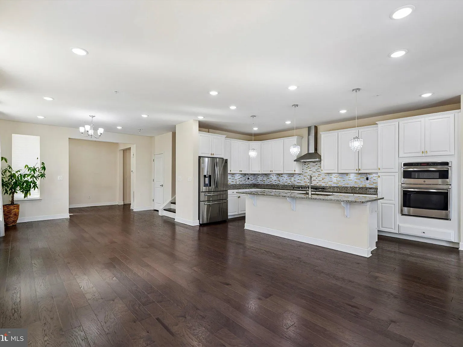 3 bed, 3.5 bath, 3091 sqft, $3,600 — Photo 3