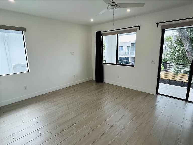 310 SW 9th St #1 — Photo 12